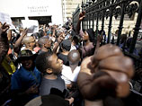 Студенты из ЮАР пошли штурмом на парламент из-за роста цен на учебу