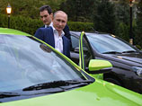 Путин прибыл к месту проведения итоговой пленарной сессии "Валдая" в Красной Поляне на новой модели "АвтоВАЗа" Lada Vesta. Он заявил, что остался доволен автомобилем