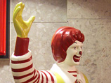 За три ночи в октябре неизвестные вандалы изуродовали статую улыбающегося клоуна Рональда Макдональда возле медицинского центра в Берлингтоне, штат Вермонт