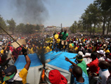 Южноафриканские студенты, штурмовавшие парламент, добились отмены повышения платы за образование
