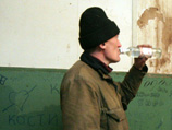 Жители села в Саратовской области ушли в недельный запой, ликвидируя последствия аварии фуры с водкой