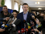 Согласно экзит-поллам, лидером среди кандидатов в мэры Киева является действующий градоначальник Виталий Кличко, он набрал около 40 процентов голосов, чего недостаточно для победы в первом туре Согласно экзит-поллам, лидером среди кандидатов в мэры Киева является действующий градоначальник Виталий Кличко, он набрал около 40 процентов голосов, чего недостаточно для победы в первом туре