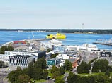 Подвыпившие гражданки Финляндии ради секс-утех посещают коммуну около паромного терминала, которую облюбовали представители маргинальных слоев общества