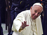 93-летний кардинал сломал бедро, приветствуя Папу