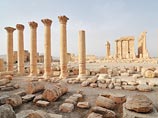 Боевики запрещенной в РФ террористической группировки "Исламское государство" взорвали три древние колонны в древнем сирийском городе Пальмира