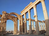 Боевики ИГ взорвали в сирийской Пальмире три древние колонны, привязав к ним троих человек Боевики ИГ взорвали в сирийской Пальмире три древние колонны, привязав к ним троих человек