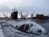 Церемония подъема Военно-морского флага на борту дизель-электрической подводной лодки проекта 636.3 ("Варшавянка") - "Ростов-на-Дону" в Санкт-Петербурге, декабрь 2014 года Церемония подъема Военно-морского флага на борту дизель-электрической подводной лодки проекта 636.3 ("Варшавянка") - "Ростов-на-Дону" в Санкт-Петербурге, декабрь 2014 года