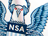 Бывший сотрудник ЦРУ и АНБ Сноуден, получивший в прошлом году вид на жительство в России на три года, в 2013 году передал журналистам The Washington Post и The Guardian засекреченную информацию американских спецслужб