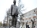 В столице республики - городе Чебоксары - установлен памятник знаменитому изобретателю, сообщает сайт местной администрации