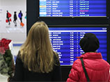 Люди у табло прилета в аэропорту "Пулково", где должен был приземлиться потерпевший катастрофу лайнер Airbus-321 авиакомпании "Когалымавиа", который выполнял рейс 9268 Шарм эш-Шейх &#8212; Санкт-Петербург.