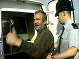 После того как пикетчики решили снять блокаду с нефтеперегонных заводов, начали работать АЗС. Однако в Лондоне бензин продают только учителям и работникам медицинских учреждений После того как пикетчики решили снять блокаду с нефтеперегонных заводов, начали работать АЗС. Однако в Лондоне бензин продают только учителям и работникам медицинских учреждений