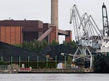 Активисты Greenpeace перекрыли кораблю из России вход в порт Хельсинки Активисты Greenpeace перекрыли кораблю из России вход в порт Хельсинки