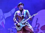 Группа Limp Bizkit после выступления во Владивостоке потеряла гитару Группа Limp Bizkit после выступления во Владивостоке потеряла гитару