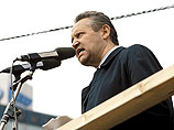 В 1989 году Шабовски был членом Политбюро Центрального комитета правящей Социалистической единой партии Германии (СЕПГ