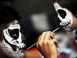 Латиноамериканцы празднуют День мертвых, вспоминая ушедших близких  в карнавальных нарядах (ФОТО)