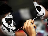 Латиноамериканцы празднуют День мертвых, вспоминая ушедших близких в карнавальных нарядах (ФОТО) Латиноамериканцы празднуют День мертвых, вспоминая ушедших близких в карнавальных нарядах (ФОТО)