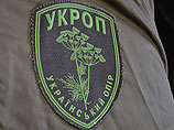 "Укроповцы" митингуют под окнами изолятора СБУ в Киеве, куда доставили их лидера Корбана "Укроповцы" митингуют под окнами изолятора СБУ в Киеве, куда доставили их лидера Корбана