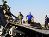 В Египте после начала расшифровки "черных ящиков" с потерпевшего катастрофу самолета А321 подвергли сомнению версию российских специалистов о том, что авиалайнер начал разваливаться еще в воздухе
