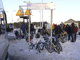 По данным властей Печенгского района Мурманской области, в настоящее время в поселке Никель - административном центре Печенгского района, который граничит с норвежской коммуной Сёр-Варангер, находится около 250-300 беженцев
