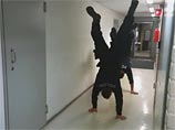 Финские полицейские устроили в соцсети шуточное соревнование на ловкость (ВИДЕО) Финские полицейские устроили в соцсети шуточное соревнование на ловкость (ВИДЕО)