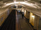 Преступление было совершено 31 октября. В тот день мужчина, находясь на станции метро "Театральная", при входе в вагон ударил ножом в спину курсанта 1-го курса, который после учебных занятий возвращался домой