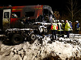 В Баварии пассажирский поезд столкнулся с грузовиком, двое погибли