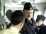 Командующий Северным флотом РФ адмирал Вячеслав Попов сомневается в стопроцентной эффективности операции по подъему членов погибшего экипажа атомной подводной лодки "Курск" Командующий Северным флотом РФ адмирал Вячеслав Попов сомневается в стопроцентной эффективности операции по подъему членов погибшего экипажа атомной подводной лодки "Курск"