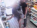 В США "тверкующую афроамериканку" и ее подругу обвинили в домогательствах к покупателю в магазине (ВИДЕО)