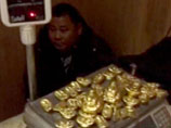 Оперативники управления экономической безопасности и противодействия коррупции задержали продавцов фальшивого золота, у которых изъято несколько десятков слитков из сплава цветных металлов