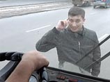 В Уфе автохам заблокировал автобус, пообещал "умножить на ноль" пассажиров, а затем послал недовольных в ФСБ (ВИДЕО) В Уфе автохам заблокировал автобус, пообещал "умножить на ноль" пассажиров, а затем послал недовольных в ФСБ (ВИДЕО)