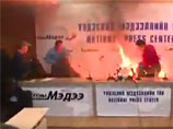 В Монголии представитель профсоюза совершил самоподжог на пресс-конференции