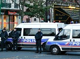 Французское радио Europe 1 сообщает, что полиция установила личности двух из восьми террористов. Один из них - гражданин Франции, другой - сириец