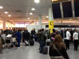 Британский аэропорт Гэтвик возобновил работу, там задержали мужчину с подозрительным свертком