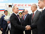 Президент России Владимир Путин во время встречи в аэропорту турецкой Антальи, куда он прибыл для участия в саммите G20