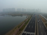 Центр мониторинга окружающей среды Пекина объявил воздух в воскресенье, 15 ноября, "сильно загрязненным" и посоветовал жителя избегать мероприятий на воздухе