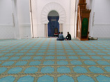 Французские власти заявили о готовности выслать радикальных имамов и закрыть "опасные" мечети