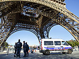 Эйфелева башня открылась для посетителей впервые после парижских терактов