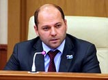 Депутат Законодательного собрания Свердловской области Илья Гаффнер, прославившийся своим советом нуждающимся россиянам "поменьше есть" в условиях кризиса, посчитал детской шалостью преступление, совершенное его сыном, попавшимся на краже колес Депутат Законодательного собрания Свердловской области Илья Гаффнер, прославившийся своим советом нуждающимся россиянам "поменьше есть" в условиях кризиса, посчитал детской шалостью преступление, совершенное его сыном, попавшимся на краже колес