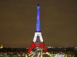 На официальном сайте Эйфелевой башни уточняется, что в течение трех дней, до 18 ноября включительно, она будет подсвечиваться цветами французского триколора в память о трагических событиях минувшей пятницы