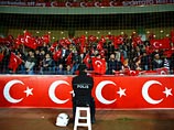 Турецкие фанаты проигнорировали минуту молчания перед футбольным матчем
