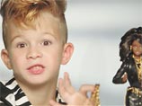 Впервые за 56 лет существования куклы Барби в ее рекламном ролике снялся ребенок мужского пола