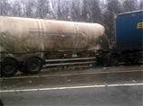 Под Тверью фура въехала в толпу бастующих дальнобойщиков. В результате происшествия один человек погиб и трое получили ранения Под Тверью фура въехала в толпу бастующих дальнобойщиков. В результате происшествия один человек погиб и трое получили ранения