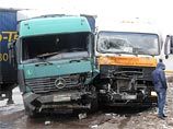 Инцидент случился на 166-м километре трассы М-10 "Россия" в Калининском районе Тверской области Инцидент случился на 166-м километре трассы М-10 "Россия" в Калининском районе Тверской области