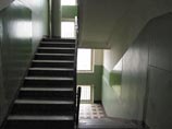 В Москве на лестничной клетке сожгли заживо бомжа В Москве на лестничной клетке сожгли заживо бомжа