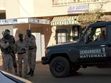 В Мали неизвестные с оружием напали на гостиницу и взяли в заложники около 170 человек В Мали неизвестные с оружием напали на гостиницу и взяли в заложники около 170 человек