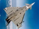 Министерство обороны Великобритании подняло по тревоге в воздух истребители ВВС "Тайфун" (Typhoon), расположенные на базе в шотландском Лоссимуте, получив сигнал об обнаружении двух российских самолетов