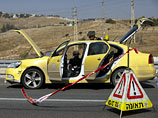 Террорист, находившийся за рулем автомобиля такси, пытался сбить израильтян, находившихся на перекрестке