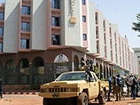 В момент захвата утром в субботу, 21 ноября, в гостинице Radisson Blu в столице Мали Бамако находились примерно 170 заложников