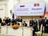 Дмитрия Медведева, завершающего азиатское турне, встретили в Камбодже "по-королевски"
