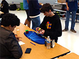 Лукас Эттер, 14-летний подросток из США, стал своего рода Джимом Хайнсом, когда впервые в мире собрал кубик Рубика быстрее, чем за 5 секунд